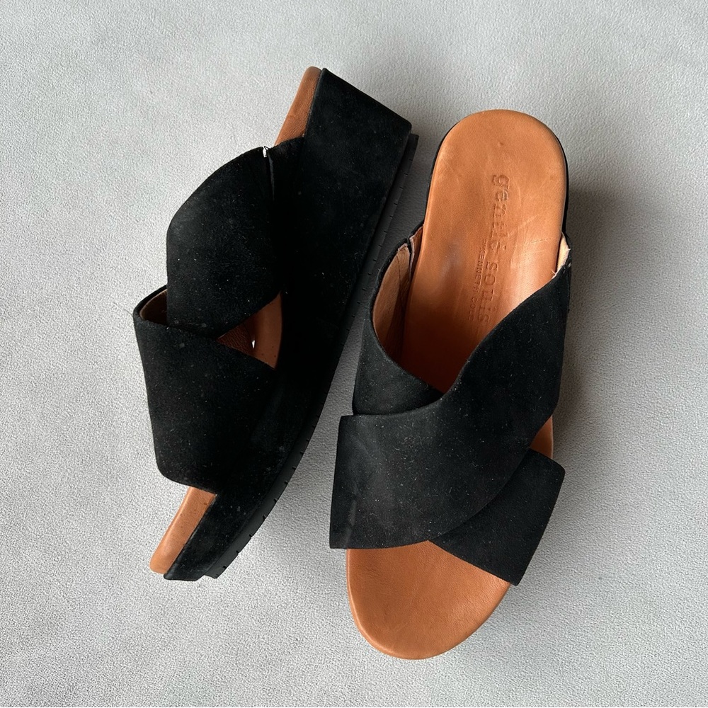 Gentle Souls by Kenneth Cole ~ Mikenzie~  Cross Strap Slide Sandal ~ Size 8.5